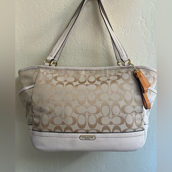Coach Park Signature Cream and White Bag with side pockets and dust bag - Picture 2 of 15